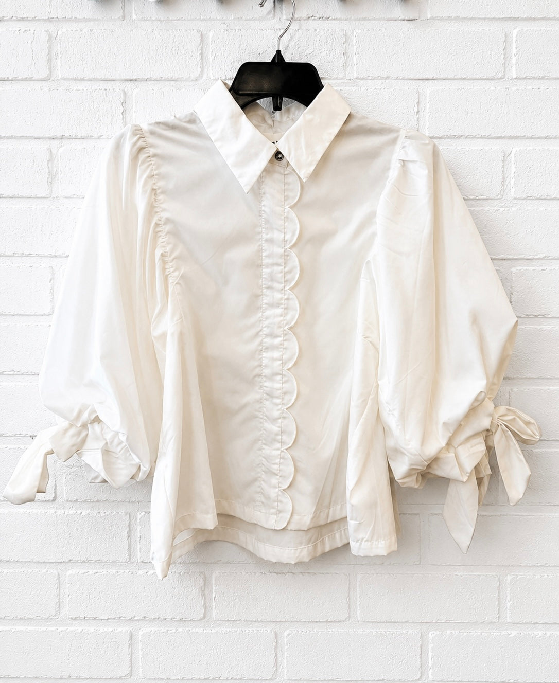 T30383 Scallop Edge Button Up 3\4 Sleeve Blouse