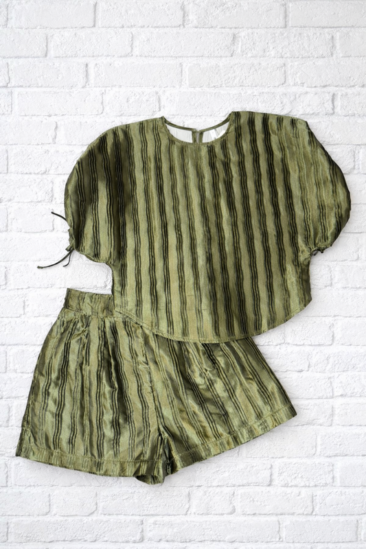 OLIVE PLEATED SHORT SET