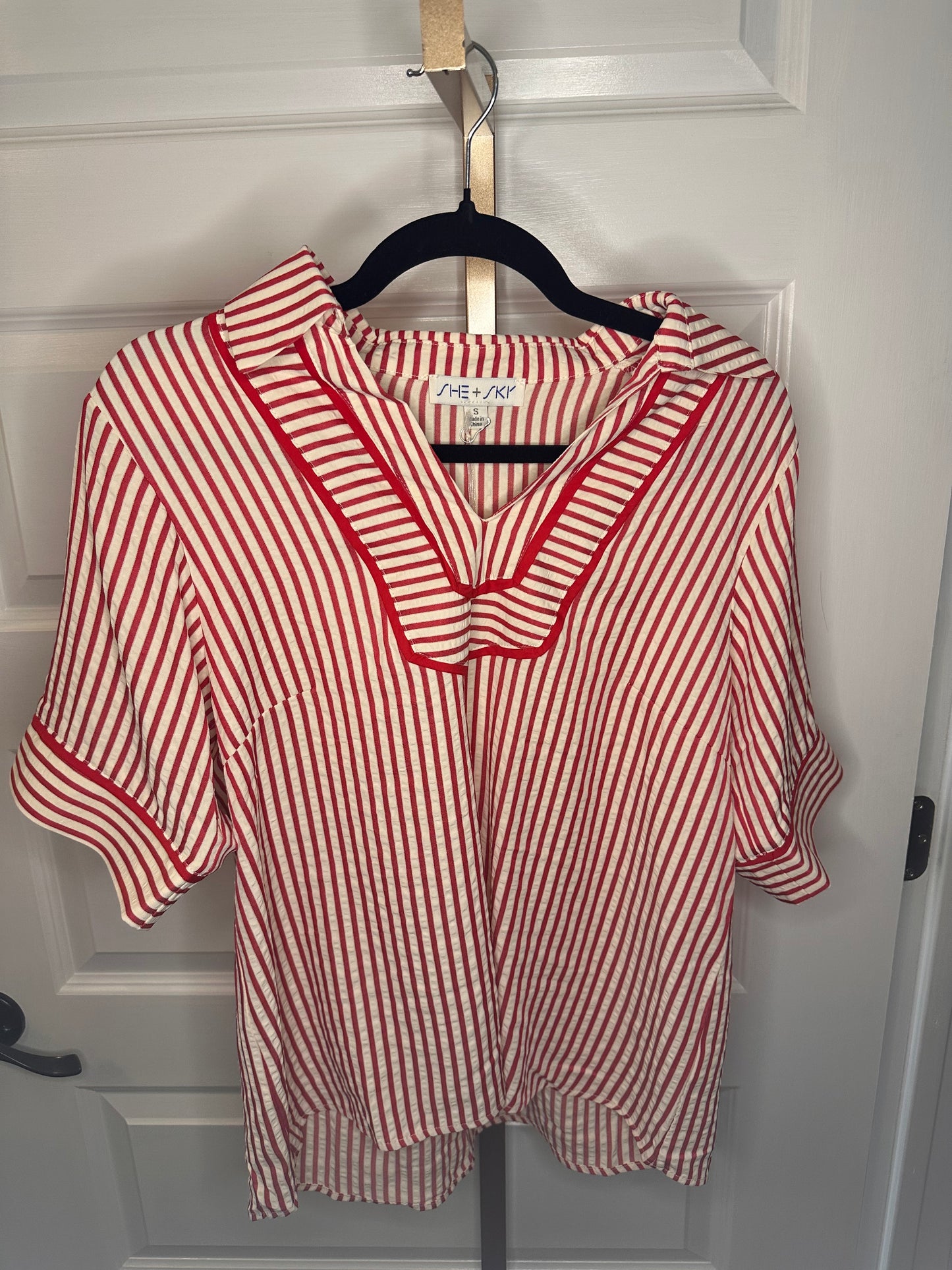 ST1145 COLLARED STRIPED WOVEN TOP W/ CONTRAST PIPING